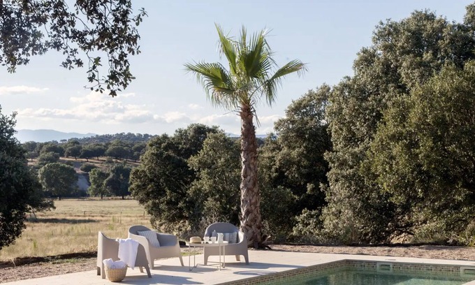 Cervera de los Montes House | Casa Rehabilitada en una Finca de Toledo con Vistas a la Sierra de Gredos