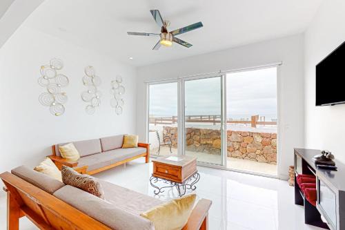 La Paloma House | Casa Roble 24 - Playa Arcangel