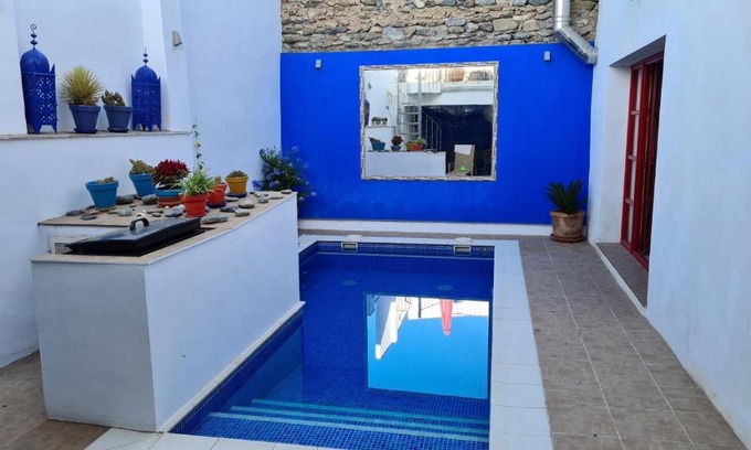 Niguelas House | Casa Roja