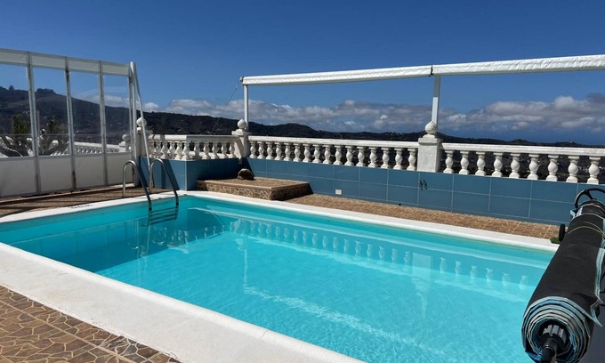La Solana Ski Chalet | 'Casa Rosa' with Sea View, Wi-Fi and Air Conditioning