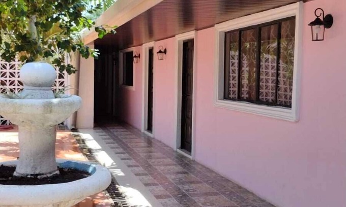 Leon Bed & Breakfast | Casa Rosada