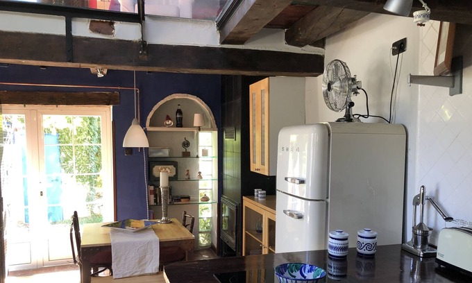Velliza House | Casa Rural De Añil, garden + porch + wifi + netflix. In the center of the province