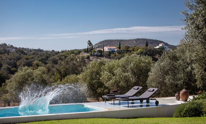 Gorjoes Villa | Casa Sabados