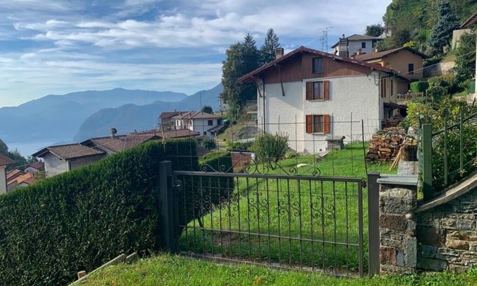 Plesio Apartment | Casa Savina, Stunning Lake and Mountain Views, Private Garden With Parking Space