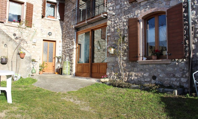 Albisano Apartment | Casa Silvia II near Torri del Benaco