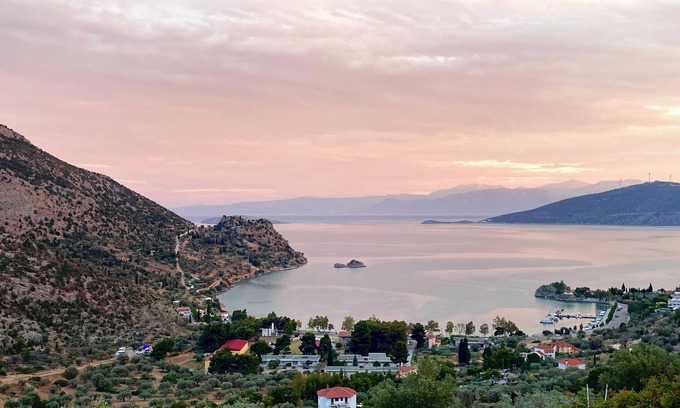 Antikyra House | Casa Taki - idyllic vacation home near Delphi