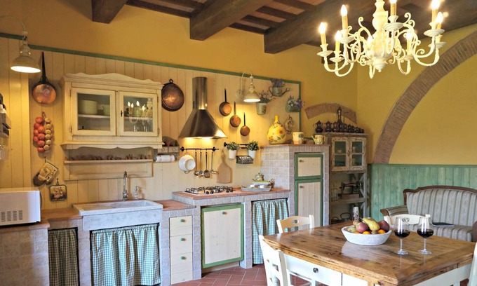 Vicopisano Apartment | "Casa Torre dell'Orologio": historic home in Medieval village + garden near Pisa