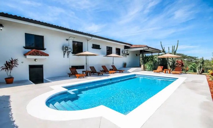 Xihu Villas House | Casa Tropical - Private home with pool