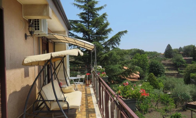 Pedara House | Casa Vacanze "Sotto il Vulcano"