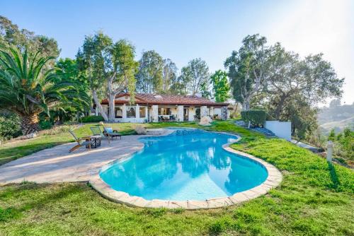 Fallbrook House | Casa Via Zara - Sweeping Mountain Views with Pool