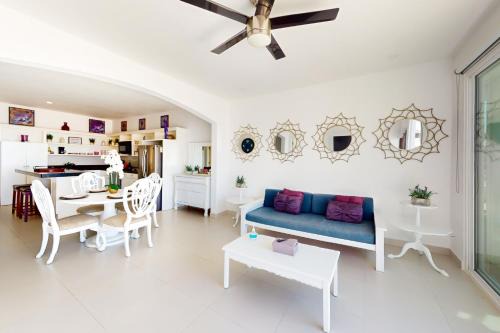 La Paloma House | Casa Violeta 42 - Playa Arcangel