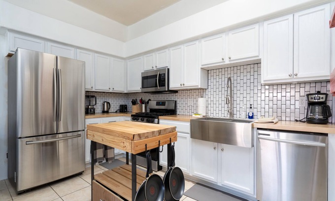 Santa Fe House | Casa Vuelta | Pet Friendly + Fenced-In Yard & Near Country Club!