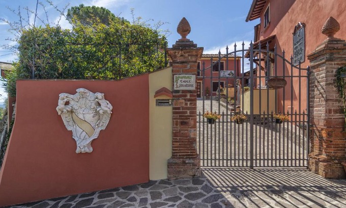 Pieve a Elici House | Casale Belvedere "Il Melograno"