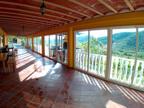 Otos House | Casas Rurales Ivan El Penas