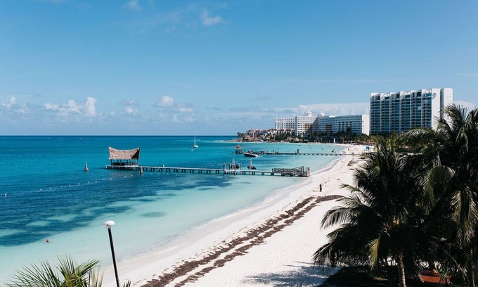 Punta Cancun Villa | CasaZul - Luxury beachfront living Cancun for up to 30 guests