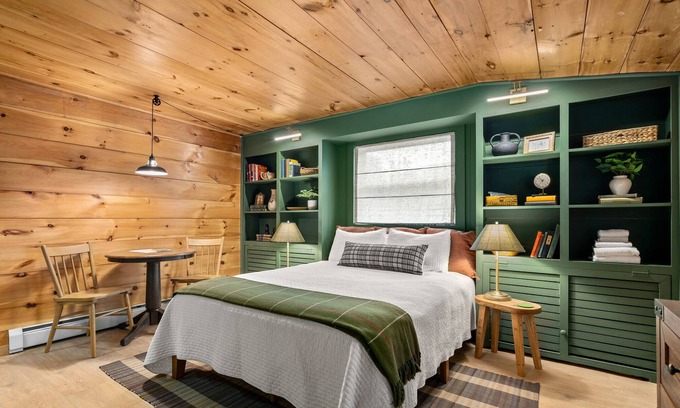 Lincoln Apartment | Cascade Falls Relaxation at the PemiCabins