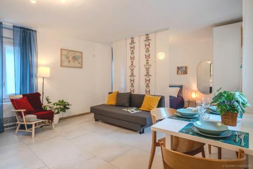 Cernusco sul Naviglio Apartment | Case Ospitali - Casa Amiga, monolocale con stile e calore a Cernusco x3