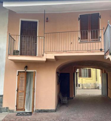 Salerano Canavese Apartment | Casetta Fiabesca near Ivrea