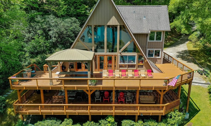 Cullowhee House | Cashiers, Lake Glenville, 3 Acres 500ft Private Beach & Dock, sleeps14,Mt View