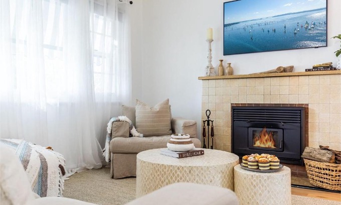 Shoal Bay House | Casita 20 Tomaree Road great pet friendly property with WiFi and Air Conditioning