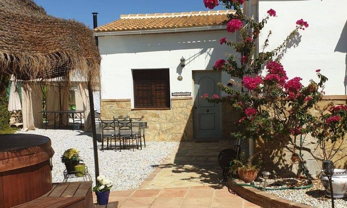 Cutar Apartment | Casita Gloria- Studio Apartment near Lake Vinuela with private hot tub