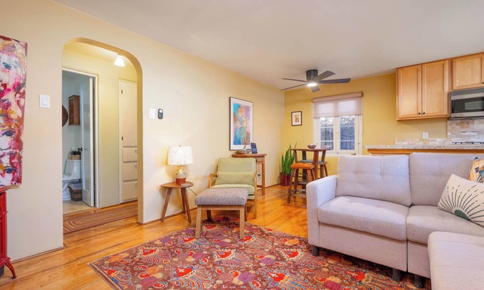 South Capitol House | Casita Gomez- Courtyard - Quiet - Railyard - 1BR