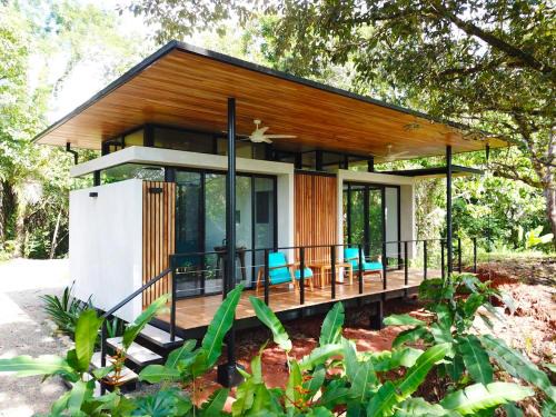 Savegre House | Casita Jungle Nest, 5 minutes drive to Playa Linda, 15 to Dominical, Wifi Starlink