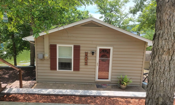 Rocky Mount House | Casita Lindy 3 bedroom waterfront home prime fishing and swimming Rocky Mount