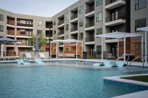 McNeil Apartment | Casita Longhorn Near Q2, Domain - Pool Access