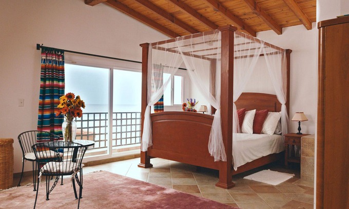 La Fonda Apartment | Casita Norte - Ocean View Suite + Sleeper Sofa