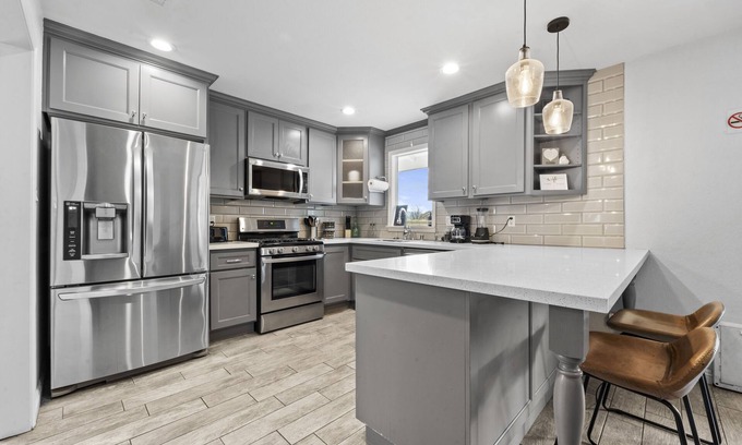 Palmdale House | Casita Oasis near major highways, spa, newly remodeled.