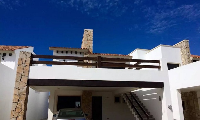 Cerritos House | Casita Selin C