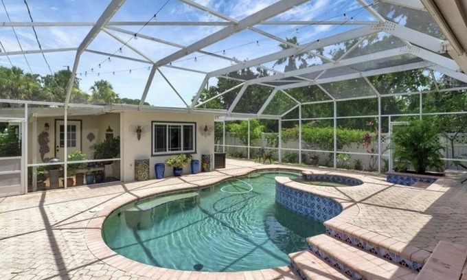 Old Southeast Apartment | Casita steps from beautiful Tampa bay, relaxing pool, kayaks, bikes, beach gear