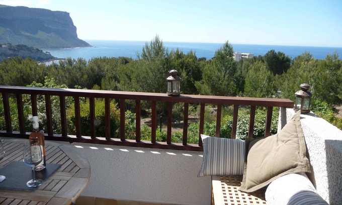 Cassis Apartment | CASSIS PROVENCE T2 apartment great sea view,Tennis,Pool CALANQUES,Cap CANAILLE