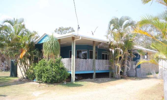 Agnes Water House | CASTAWAY BEACH HOUSE- NO Parties - NO Pets