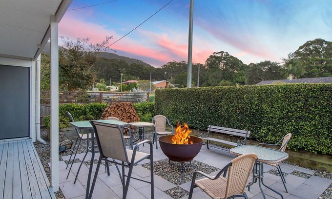 Laurieton House | Castaway - Your mountain retreat with lake views