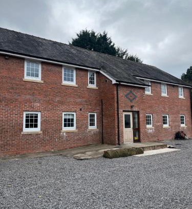 Caerphilly House | Castell Cottages Central with Parking