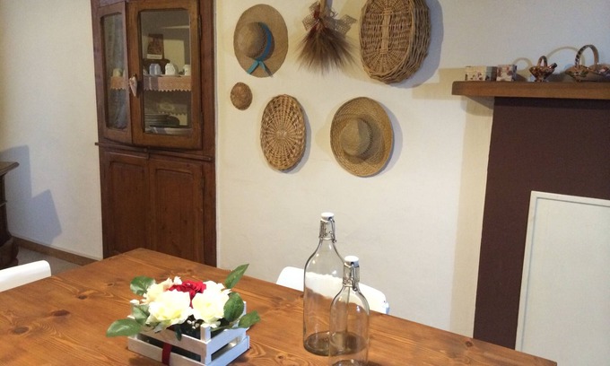 Ficulle House | Castelmaggiore, apartment in the historic center