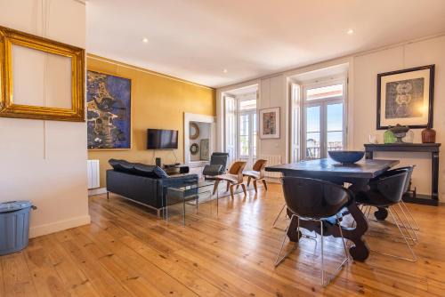 Sao Cristovao e Sao Lourenco Apartment | Castelo Design Aparment W/Balcony & Super View by LovelyStay