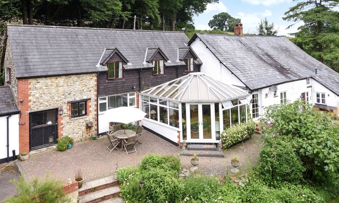 Cullompton House | CASTLE HILL FARM, family friendly, with a garden in Hemyock