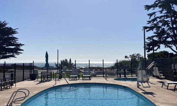San Simeon Hotel | Castle Inn