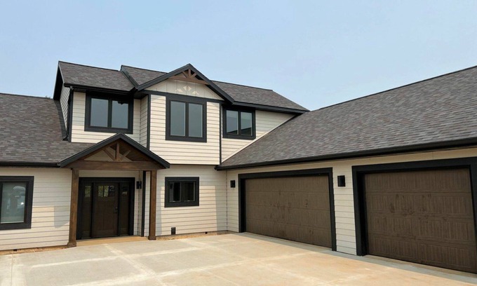 New Lisbon House | Castle Rock Home off Little Yellow River in New Lisbon, WI