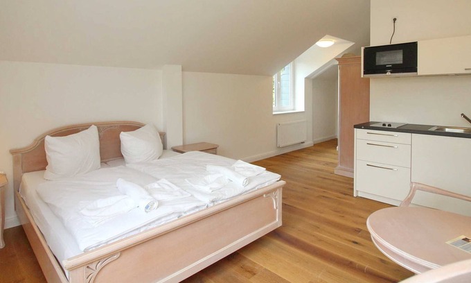 Hohendorf Apartment | Castle Studio WE 26 - Hohendorf Castle