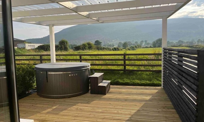 Meigh Ski Chalet | Castle View Chalet by Clonlum Cottages