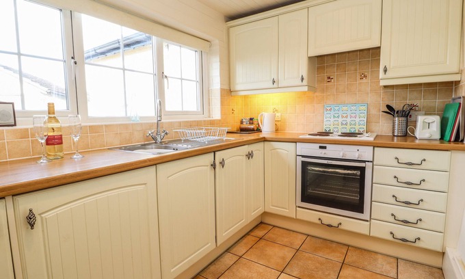 Llanychan Cottage | CASTLE VIEW COTTAGE, family friendly, with open fire in Denbigh