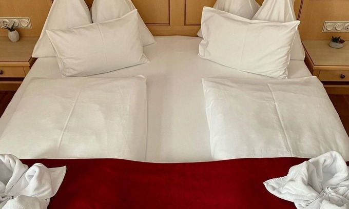 Dorfgastein House | Castle View Suite + - Castle View, Hotel Restaurant