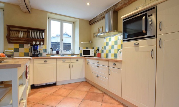 Harre Cottage | Castle wing situated in the heart of a quiet