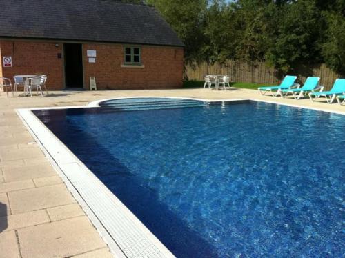Cirencester House | Castleford Cottage , Lowermill Estate