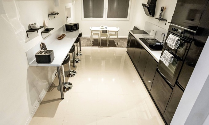 Bishopston Apartment | Caswell Bay modern 2 bedroom apartment sleeps 6 next to sauna retreat and beach