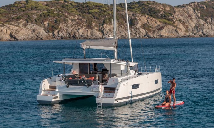 San Vincenzo Boat Rental | catamarano isla 40